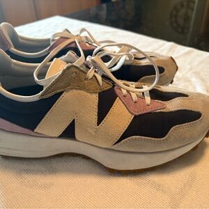 New Balance 327 barely worn navy, purple and cream Sneakers with Retro Design